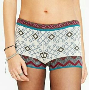 NWOT UO Ecote Sweater Pin Up Shorts